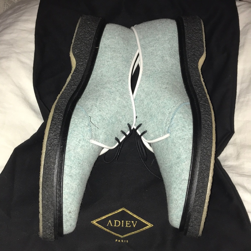 Cool felt and leather oxfords w/ white leather trim. - Picture 4 of 7